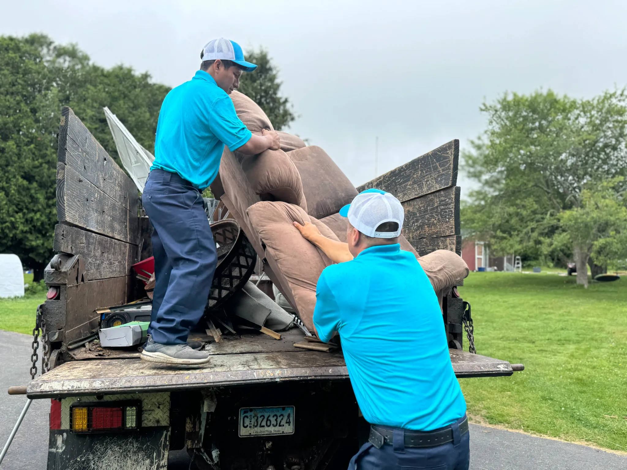Family Cleanout junk removal serving Niantic, CT